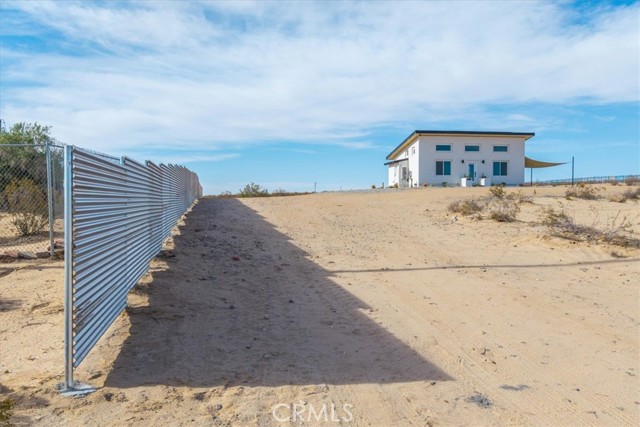 69444 Valle Vista Road, 29 Palms CA: https://media.crmls.org/medias/4808fc08-ca79-4400-965f-edada6421814.jpg