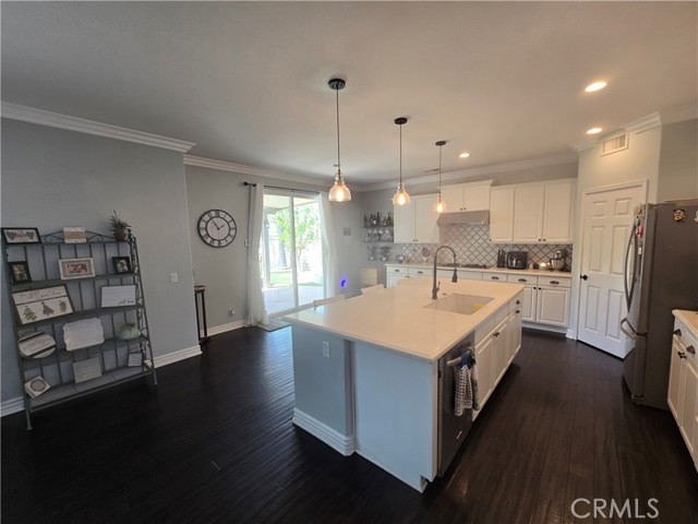 Detail Gallery Image 12 of 37 For 3250 Quartz Cir, Corona,  CA 92882 - 5 Beds | 3/1 Baths