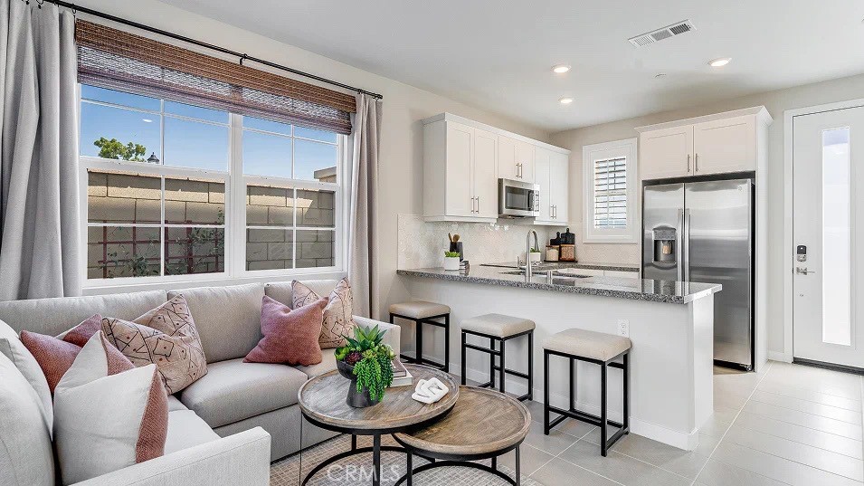 2546 E Lincoln Paseo
