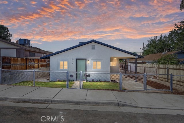 326 Water Street, Bakersfield CA: https://media.crmls.org/medias/4809f546-8c29-4a02-982a-9666408c741c.jpg