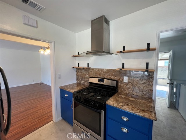 Detail Gallery Image 4 of 15 For 16836 Covello St, Lake Balboa,  CA 91406 - 2 Beds | 1 Baths