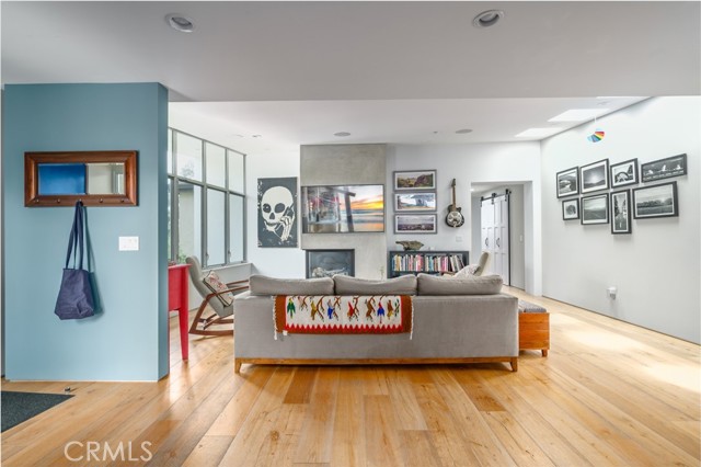 Detail Gallery Image 5 of 68 For 1933 Whittier Ave, Costa Mesa,  CA 92627 - 4 Beds | 2 Baths