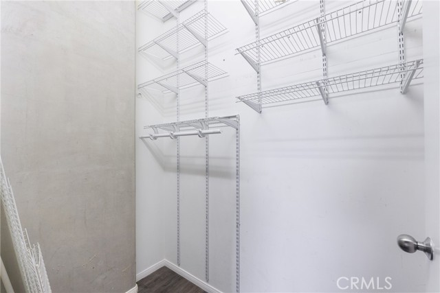 420 S San Pedro Street, Los Angeles CA: https://media.crmls.org/medias/480a72aa-fe4f-43a8-a8a0-5a32ad5c1e8c.jpg