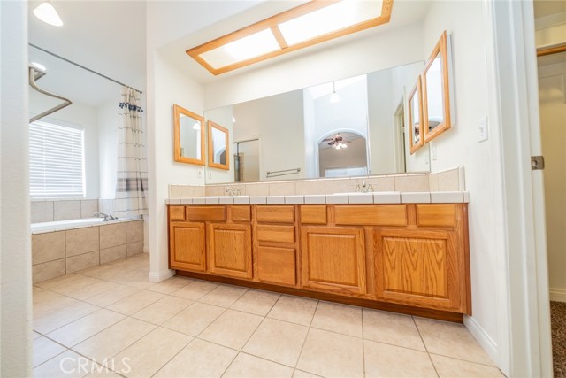11130 Tenaya Road, Apple Valley CA: https://media.crmls.org/medias/480b450d-c86a-4f10-99b0-f2d6b0c46028.jpg