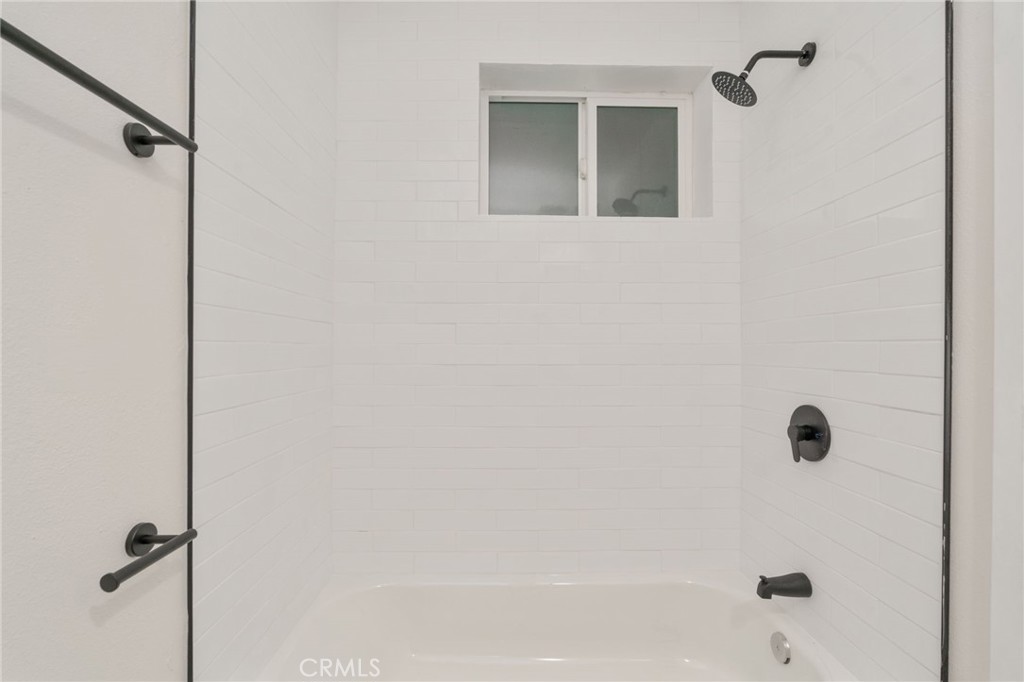 https://media.crmls.org/medias/480ba55e-0d7a-4b67-9ad6-01a2dc4161f3.jpg?preset=X-Large