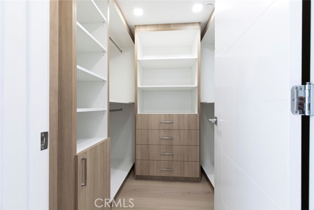 6426 Varna Avenue, Van Nuys CA: https://media.crmls.org/medias/480bc6c6-744a-4158-a93e-827c1269f82d.jpg