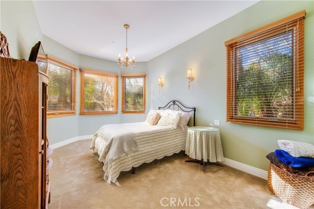 Detail Gallery Image 20 of 67 For 5230 Quakertown Ave, Woodland Hills,  CA 91364 - 5 Beds | 5 Baths