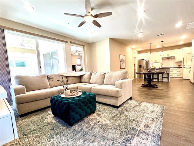 20552 Galloway, Saugus CA: https://media.crmls.org/medias/480ce230-2923-4f84-b717-433323a8962a.jpg