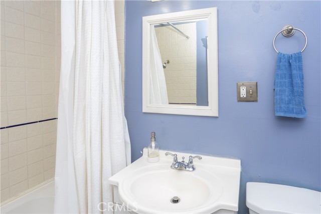 1012 Temple Ave, Long Beach CA: https://media.crmls.org/medias/480dd693-98d1-4863-9942-82d88e0bcb52.jpg