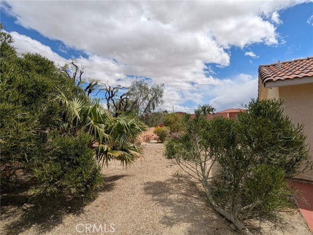 64961 Oakmount Boulevard, Desert Hot Springs CA: https://media.crmls.org/medias/480debe7-aaff-4386-a397-101835c6bd34.jpg