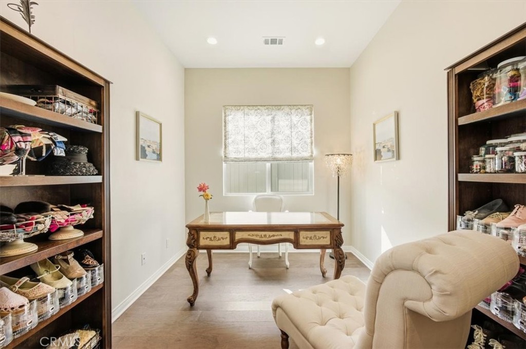 MLS #OC25225065 image #9