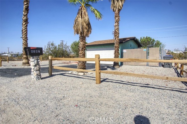 6367 Split Rock Avenue, 29 Palms CA: https://media.crmls.org/medias/480e5b3e-d30b-4d2d-8df4-8715d6de52be.jpg