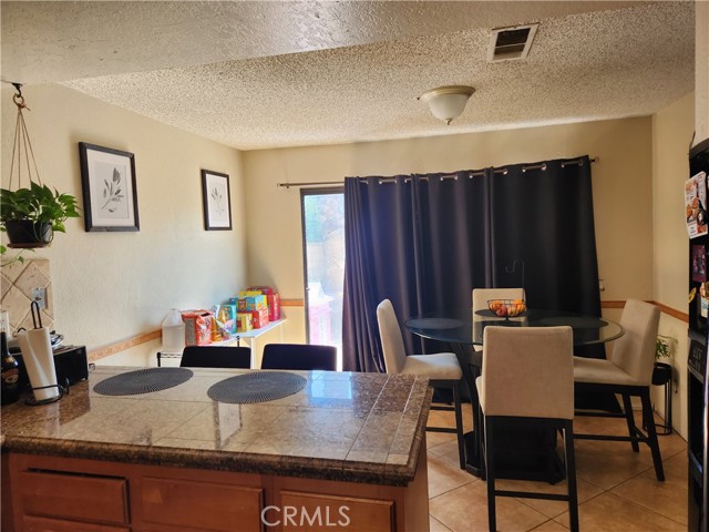 Detail Gallery Image 7 of 21 For 17139 Benicia Ct, Fontana,  CA 92336 - 3 Beds | 2/1 Baths