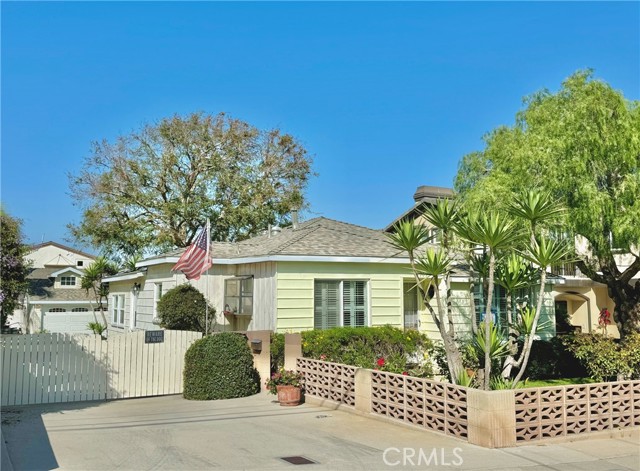 Detail Gallery Image 1 of 12 For 1909 Speyer Ln, Redondo Beach,  CA 90278 - 2 Beds | 1 Baths