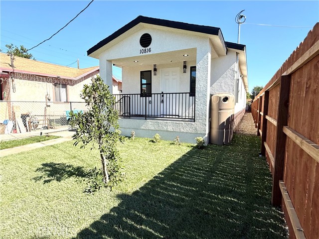 Detail Gallery Image 2 of 17 For 10816 Willowbrook, Los Angeles,  CA 90059 - 4 Beds | 2 Baths