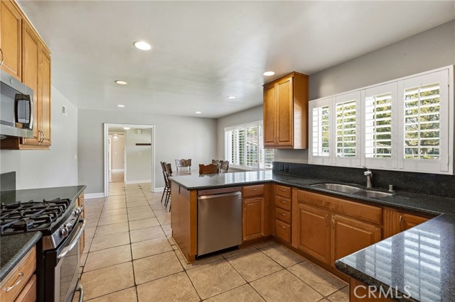 Detail Gallery Image 32 of 64 For 22301 Marilla St, Chatsworth,  CA 91311 - 4 Beds | 3 Baths