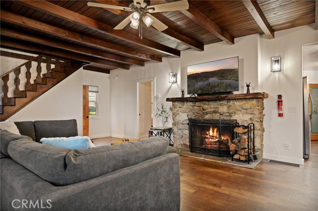 Detail Gallery Image 5 of 45 For 717 Crest Estates, Lake Arrowhead,  CA 92352 - 3 Beds | 3 Baths