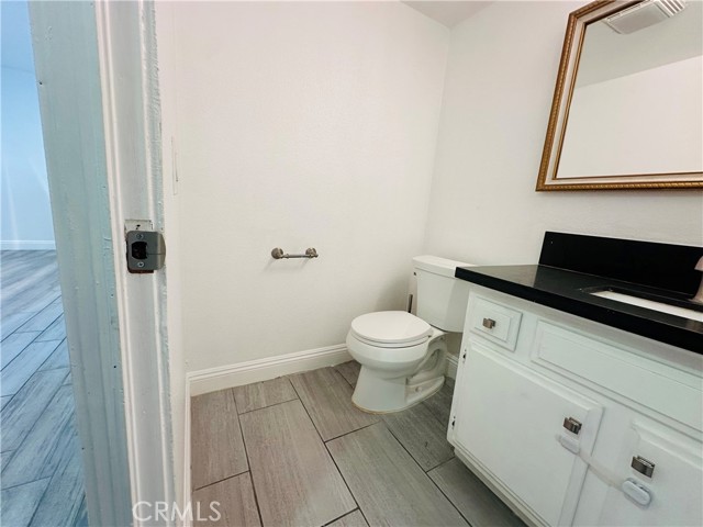 Detail Gallery Image 14 of 28 For 6238 1/2 Shoup Ave, Woodland Hills,  CA 91367 - 2 Beds | 2/1 Baths