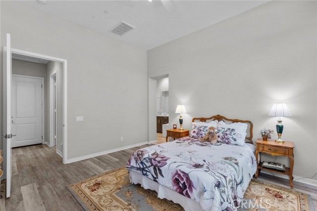 Detail Gallery Image 21 of 35 For 25124 Limetree Ln, Canyon Country,  CA 91387 - 2 Beds | 2/1 Baths