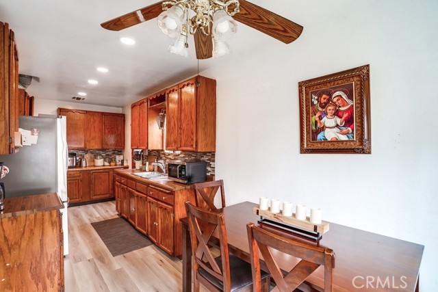 Detail Gallery Image 13 of 38 For 115 N Magnolia Court, Compton,  CA 90220 - 4 Beds | 2 Baths