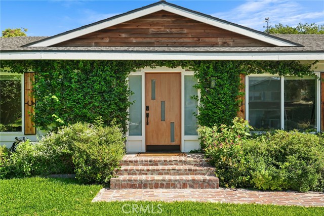 1321 W Morningside Drive, Burbank CA: https://media.crmls.org/medias/48109e7f-391c-47b4-8e8c-e89acb89c10b.jpg