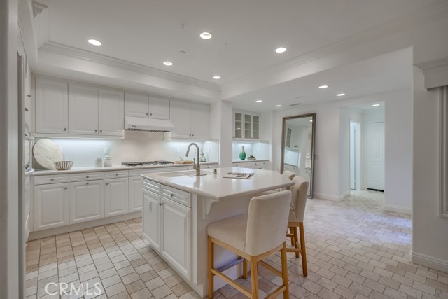 2569 Bungalow Place, Corona del Mar CA: https://media.crmls.org/medias/4811575b-afdd-4bda-8bbd-6fd54d339f2f.jpg