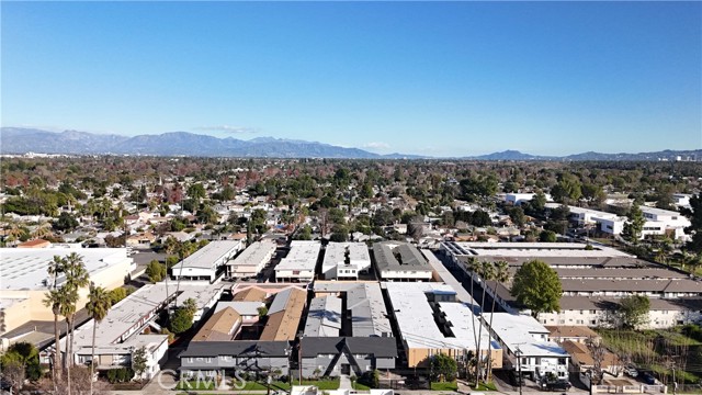 6640 Darby Avenue, Reseda CA: https://media.crmls.org/medias/48120dd4-ad09-49ee-b139-81b13db88f00.jpg