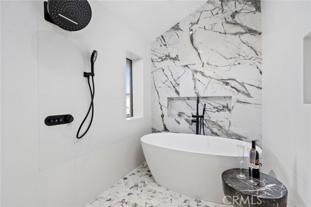 Detail Gallery Image 20 of 51 For 15631 Sunburst Ln, Huntington Beach,  CA 92647 - 5 Beds | 3/1 Baths