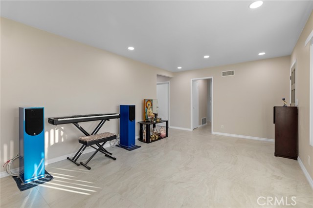 Detail Gallery Image 8 of 46 For 520 S Adria St, Anaheim,  CA 92802 - 4 Beds | 2 Baths