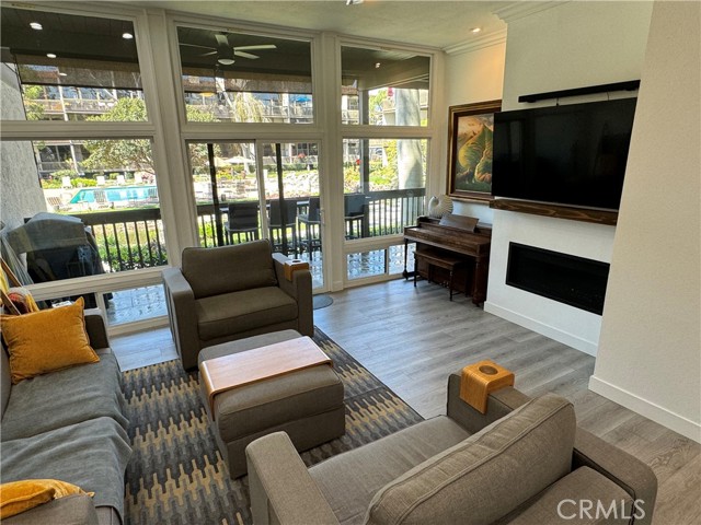 Detail Gallery Image 17 of 47 For 6111 Marina Pacifica Dr, Long Beach,  CA 90803 - 2 Beds | 2 Baths