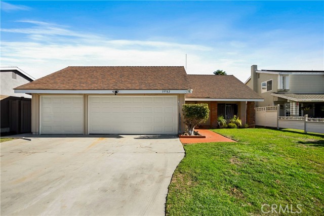 Detail Gallery Image 2 of 29 For 19782 Felcliff, Huntington Beach,  CA 92646 - 5 Beds | 3 Baths