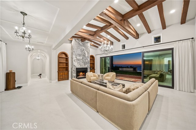24 Scenic Bluff, Newport Coast CA: https://media.crmls.org/medias/4814ae13-cb08-4e95-b562-90c89130ebd9.jpg
