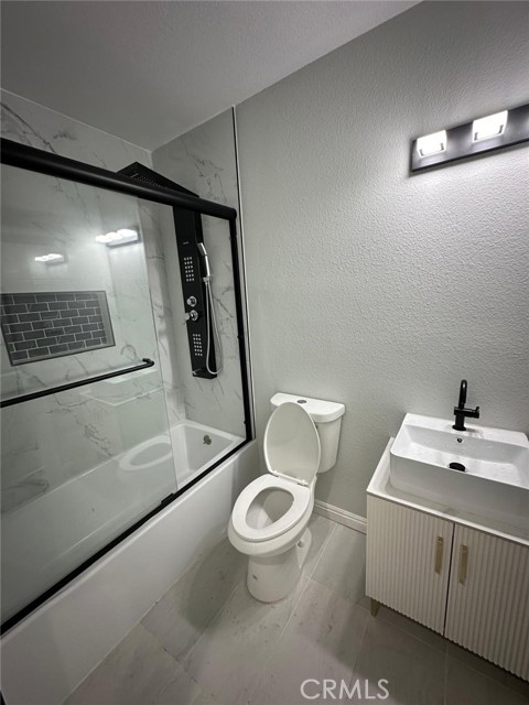 Detail Gallery Image 22 of 58 For 1131 E 21st, Long Beach,  CA 90806 - 5 Beds | 5 Baths