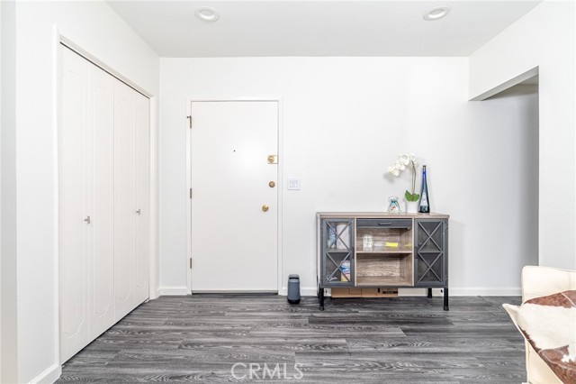 927 N Kings Road, West Hollywood CA: https://media.crmls.org/medias/481595ab-6055-429e-860e-0a54ecb1489c.jpg