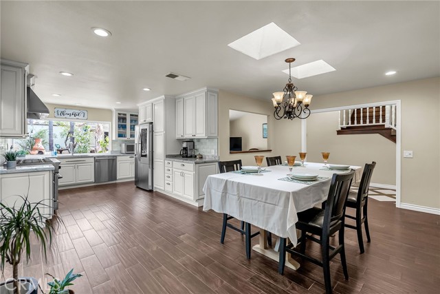 Detail Gallery Image 4 of 38 For 1351 Dr. Kirkwood, Corona,  CA 92882 - 4 Beds | 3 Baths