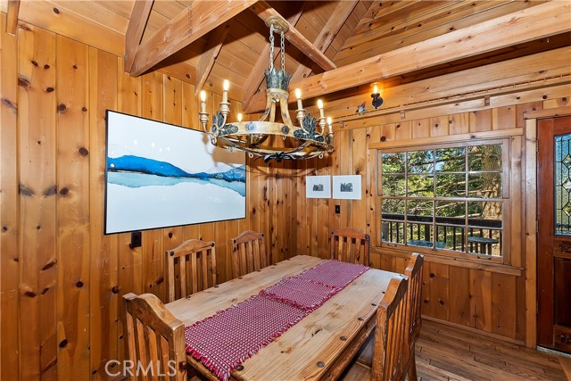 Detail Gallery Image 11 of 44 For 28410 Larchmont Ln, Lake Arrowhead,  CA 92352 - 3 Beds | 2 Baths