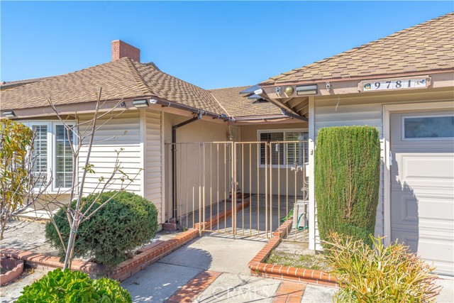 Detail Gallery Image 4 of 33 For 9781 La Esperanza, Fountain Valley,  CA 92708 - 4 Beds | 2 Baths