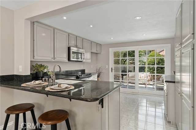 Detail Gallery Image 7 of 36 For 8405 Sweetwater Cir, Huntington Beach,  CA 92646 - 4 Beds | 3 Baths