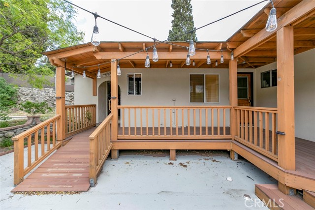 10630 Samoa Avenue, Tujunga CA: https://media.crmls.org/medias/481ab0f7-1096-45fa-8589-9f24310ab675.jpg