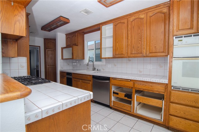 13563 Montague photo 15