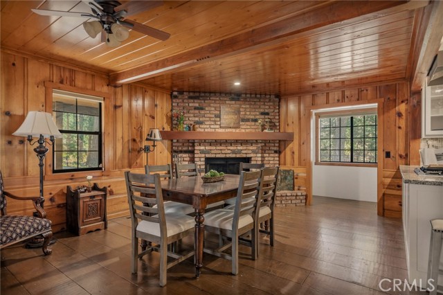 Detail Gallery Image 13 of 38 For 27902 Squirrel, Lake Arrowhead,  CA 92352 - 3 Beds | 2 Baths