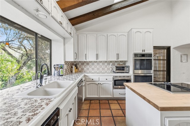 Detail Gallery Image 17 of 74 For 25805 Avenida Del Oro, Temecula,  CA 92590 - 4 Beds | 4/1 Baths