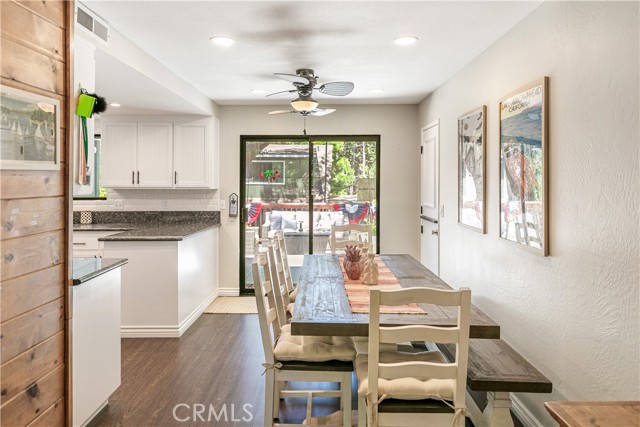 248 Hemlock Drive, Lake Arrowhead CA: https://media.crmls.org/medias/481c5261-c444-4b79-ad2b-446fcd9ec8c3.jpg