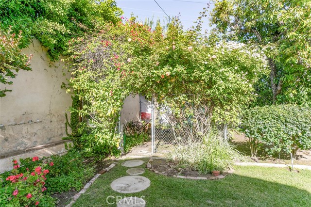 1558 Hillcrest Avenue, Glendale CA: https://media.crmls.org/medias/481c9e78-b039-4d90-a9c9-1a7e94126248.jpg