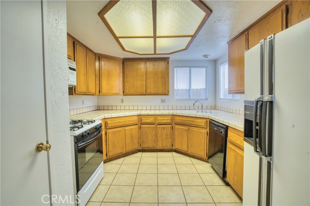 Detail Gallery Image 12 of 41 For 17640 Brightman Ave, Lake Elsinore,  CA 92530 - 2 Beds | 2 Baths