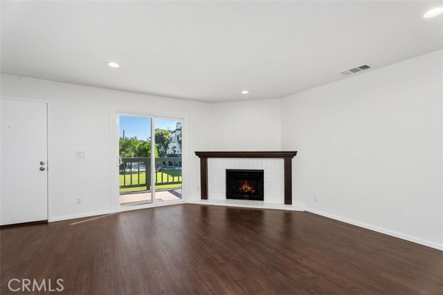 Detail Gallery Image 6 of 35 For 428 W 1st St, Tustin,  CA 92780 - 2 Beds | 2/1 Baths