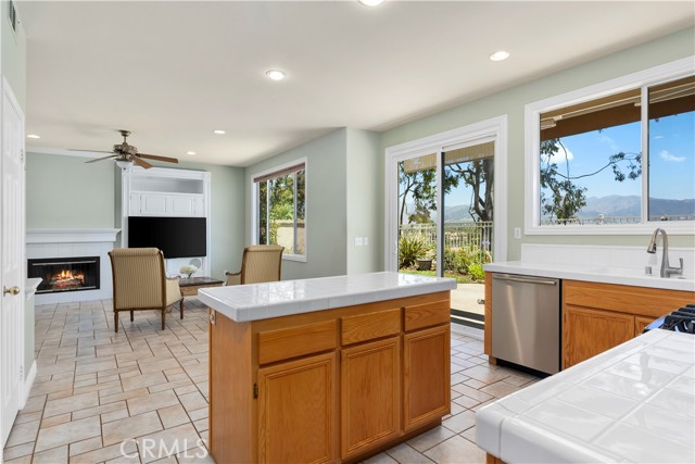 10 Via Berrendo, Rancho Santa Margarita CA: https://media.crmls.org/medias/481eca1e-af98-413a-8033-7870efc1d11b.jpg