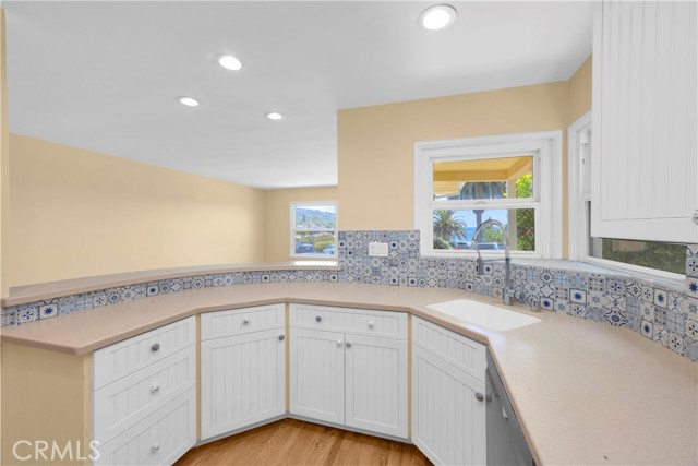 220 Cliff Drive, Laguna Beach CA: https://media.crmls.org/medias/4820acb9-5157-4964-85d0-e9e45ae4b28e.jpg