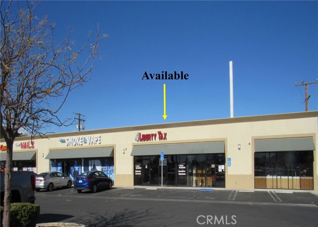 20920 Bear Valley Road, Apple Valley, California 92308, ,Commercial Lease,For Rent,20920 Bear Valley Road,CRHD24232372