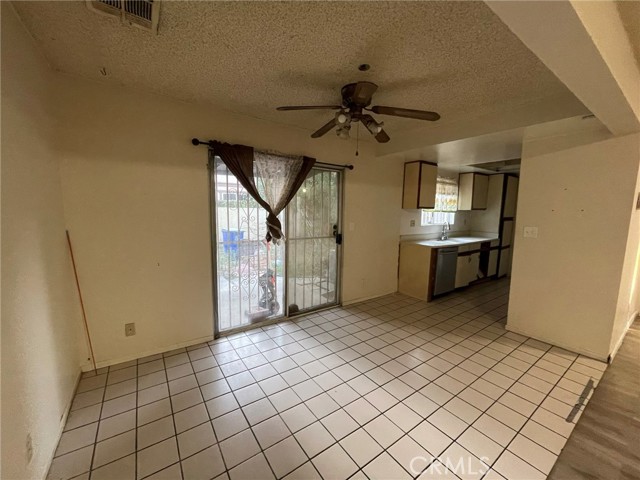 Detail Gallery Image 5 of 22 For 1575 S Reservoir St #H,  Pomona,  CA 91766 - 3 Beds | 3 Baths